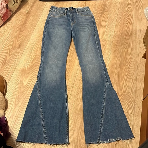 Hollister Denim - Hollister, high-rise flair Hollister vintage soft stretch, denim jeans